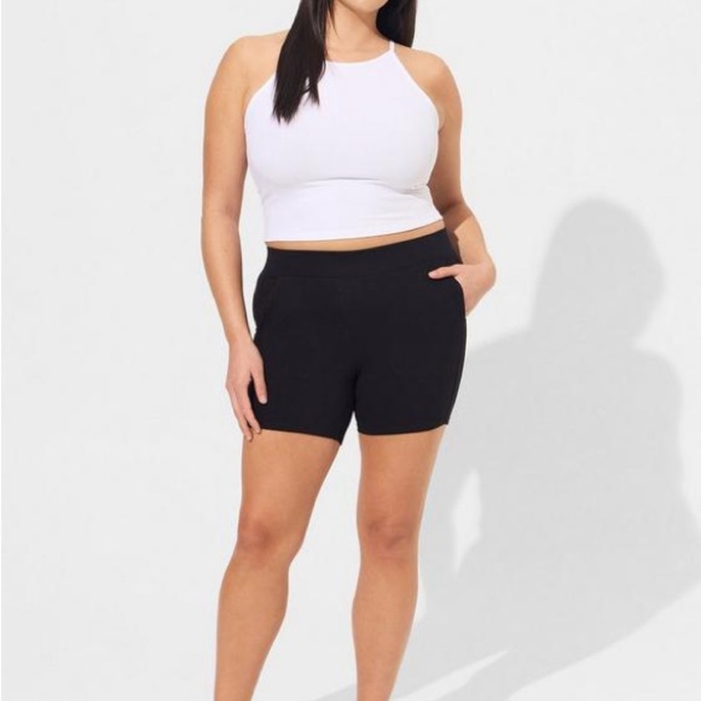 Torrid 1 Black 5 Inch Signature Waist Pocket Ribbed Bike Short